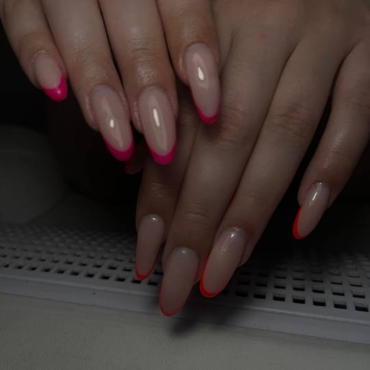 Glow Differently #zagreb Nadogradnja noktiju Ugradnja noktiju - M dužina