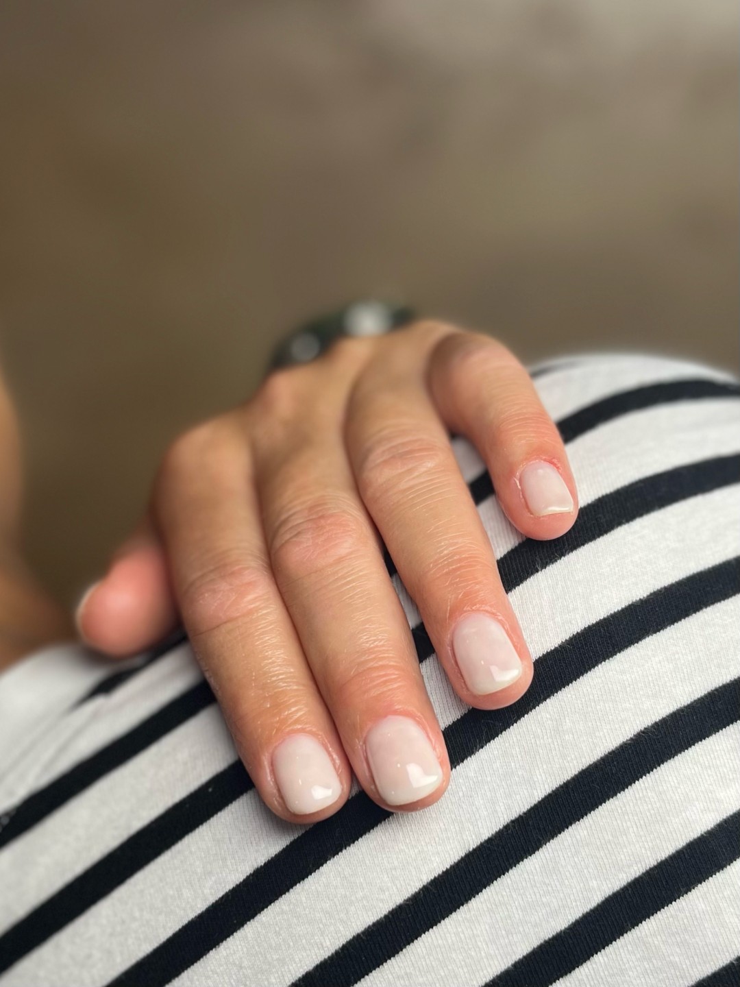 Mia’s Beautique #zagreb Manikura Gradivni trajni lak - ruke