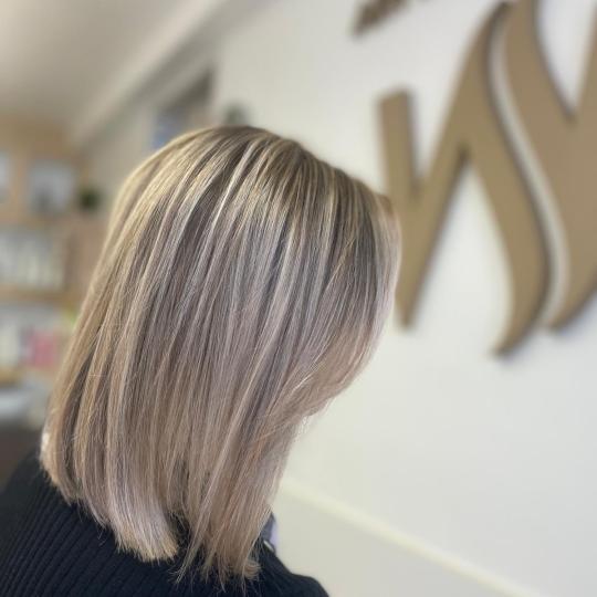 Frizerski salon W #zagreb Pramenovi Klasični pramenovi na foliju cijele glave - kosa srednje dužin