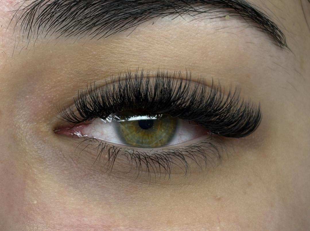 Ugradnja volumenskih trepavica - Sis Beauty Room, Zagreb Nadogradnja trepavica Lice Nadogradnja trepavica, Zagreb, Donji grad - Centar