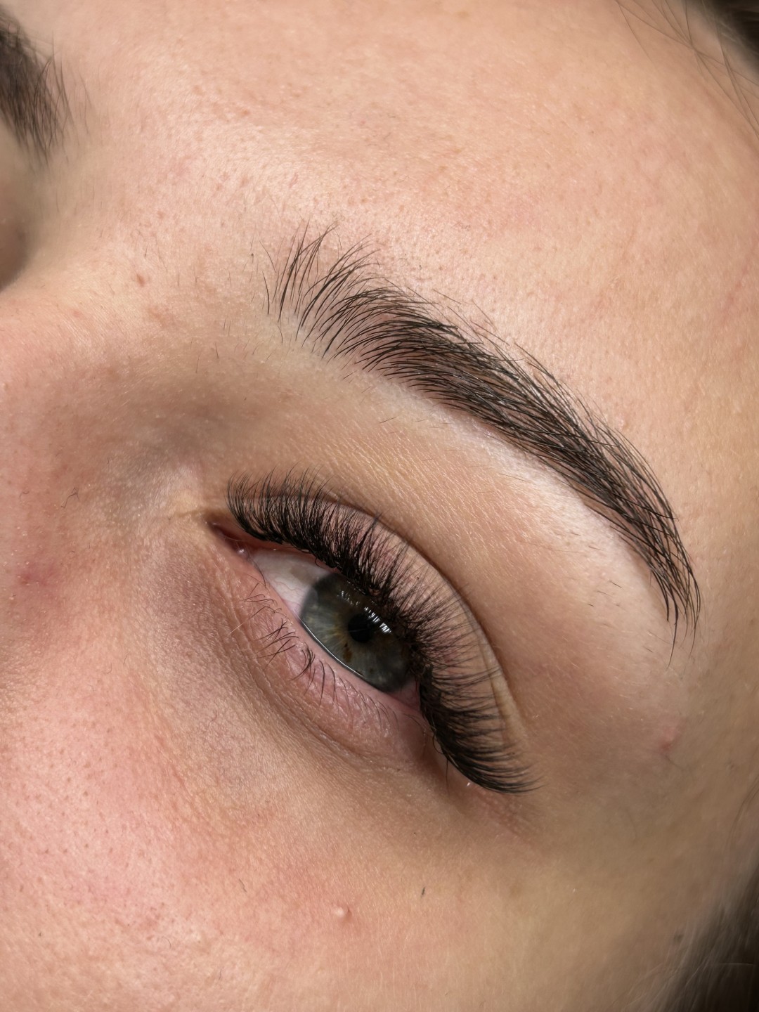 Ugradnja volumenskih trepavica - Zen Spot, Zagreb Nadogradnja trepavica Lice Nadogradnja trepavica, Zagreb, Stenjevec