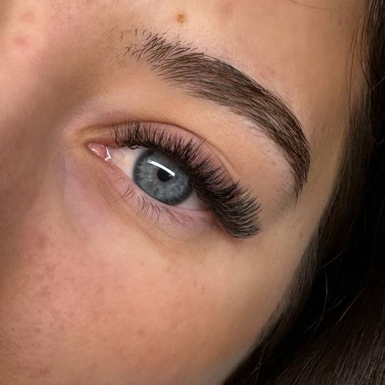 MOELL beauty #zagreb Nadogradnja trepavica Nadopuna volumenskih trepavica - do 3 tjedna Trepavice vo