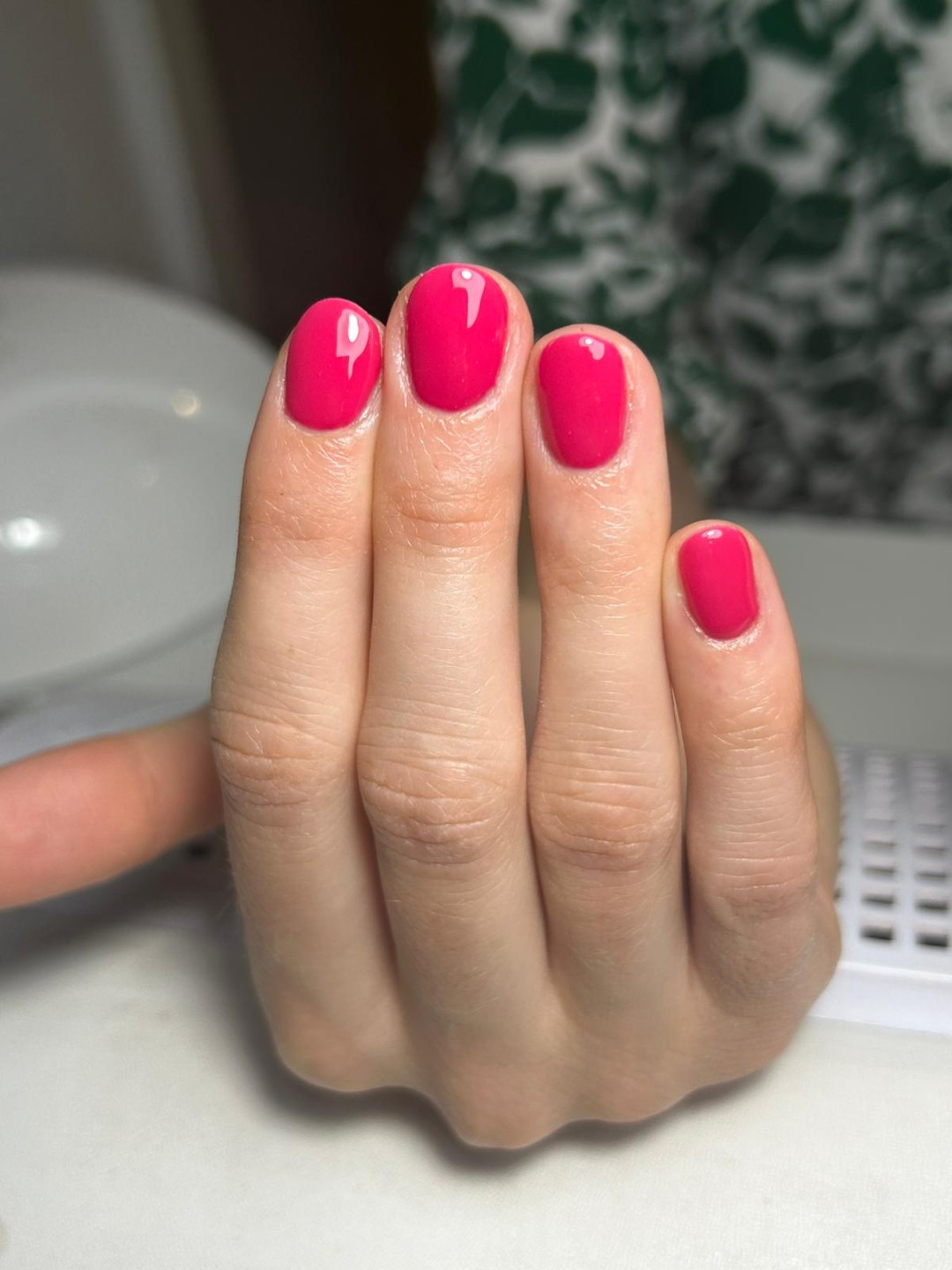 Glow Differently #zagreb Manikura Manikura + lakiranje opi lakom