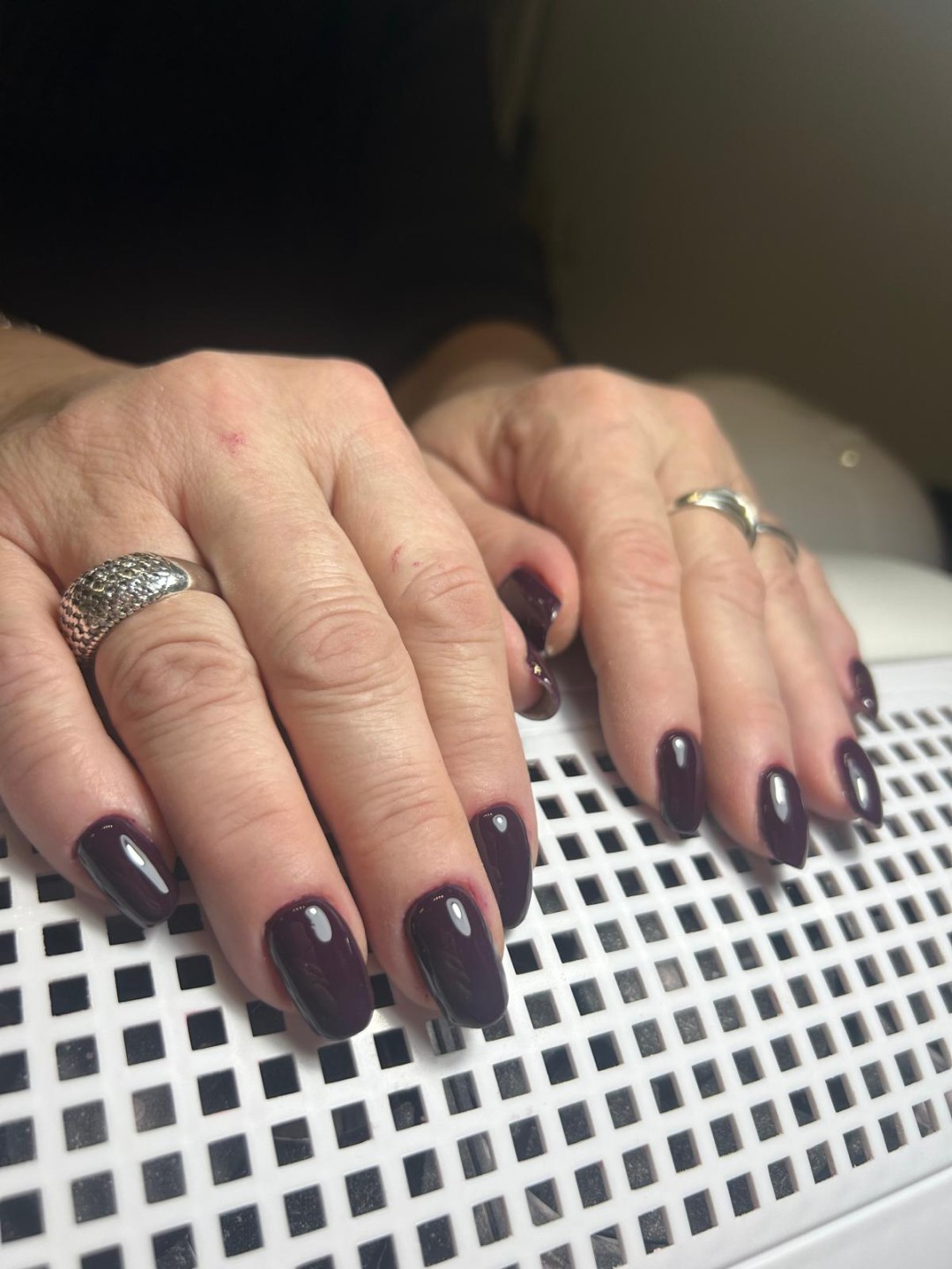 Manikura + trajni lak - Glow Differently, Zagreb Manikura Nokti Manikura, Zagreb, Donji grad - Centar