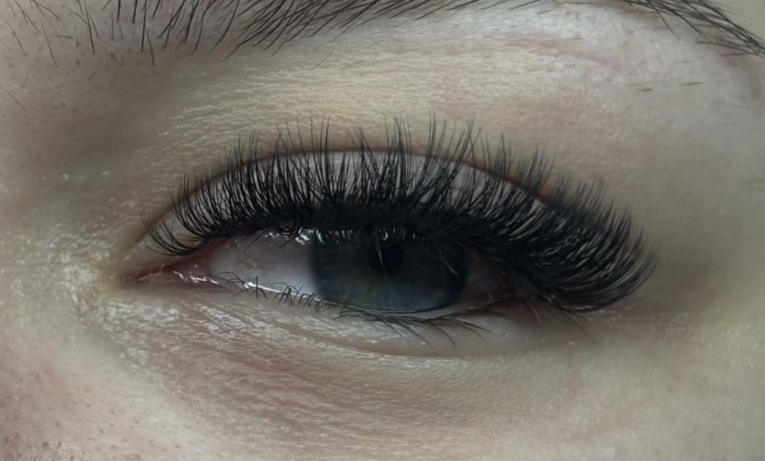 Ugradnja volumenskih trepavica - Sis Beauty Room, Zagreb Nadogradnja trepavica Lice Nadogradnja trepavica, Zagreb, Donji grad - Centar