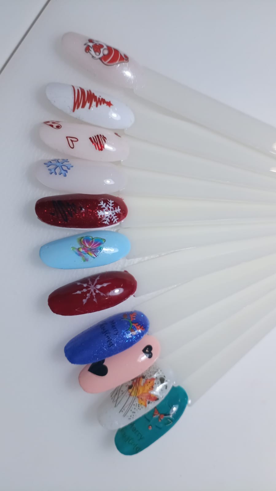 Nail art jednostavan - po noktu - Glow Differently, Zagreb Ukrašavanje noktiju Nokti Ukrašavanje noktiju, Zagreb, Donji grad - Centar