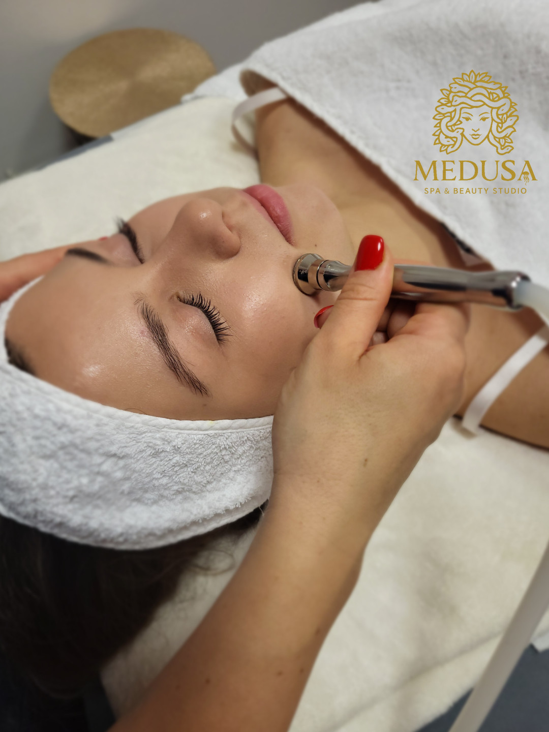 Medusa #osijek Tretman lica Dijamantna mikrodermoabrazija - lice+vrat i dekolte