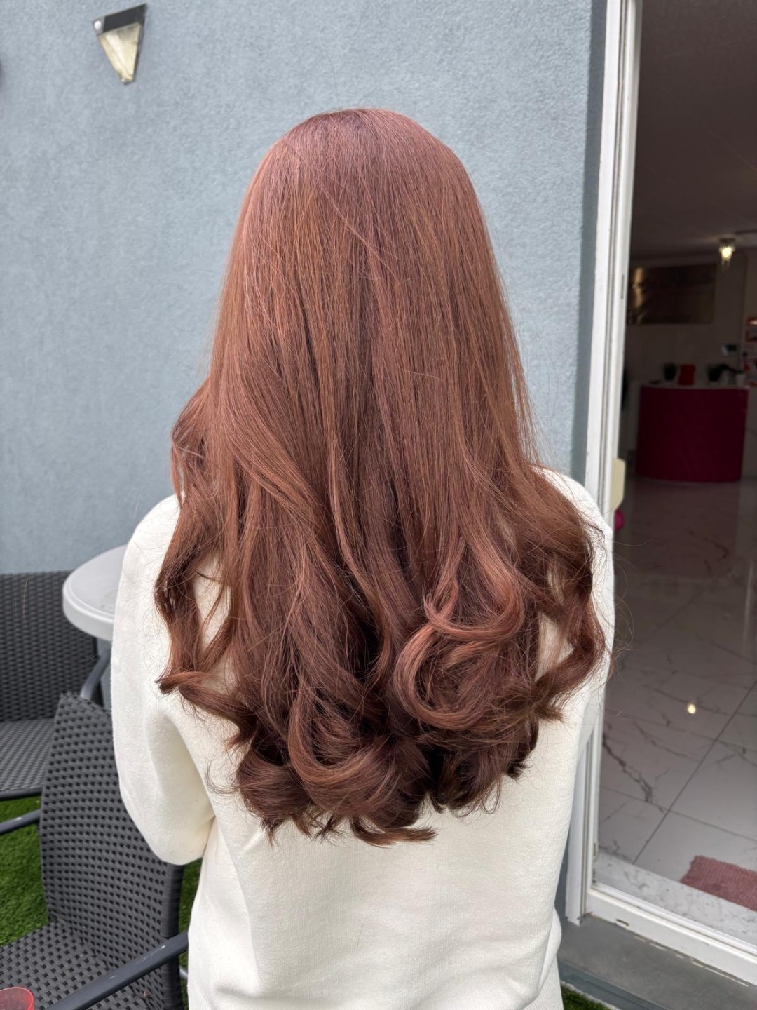 Bojanje cijele dužine + fen frizura - ekstra duga kosa - Beauty Studio Amina, Zagreb Bojanje kose Frizerski saloni Bojanje kose, Zagreb, Gornja Dubrava