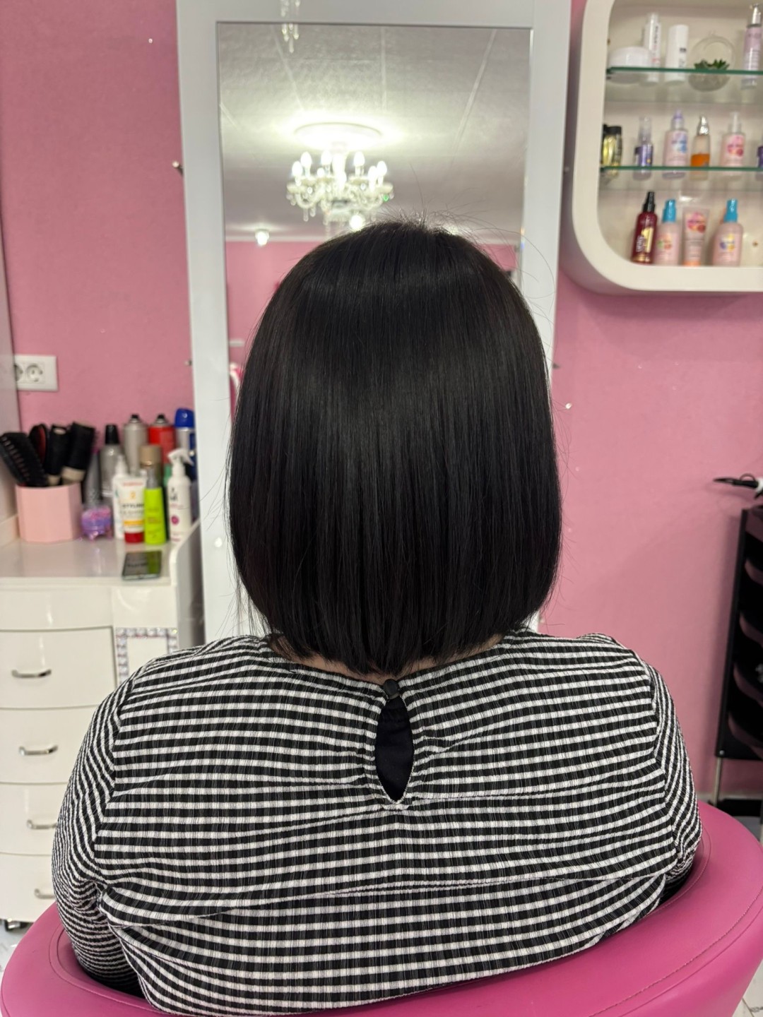 Beauty Studio Amina #zagreb Bojanje kose Bojanje cijele dužine + fen frizura - kratka kosa