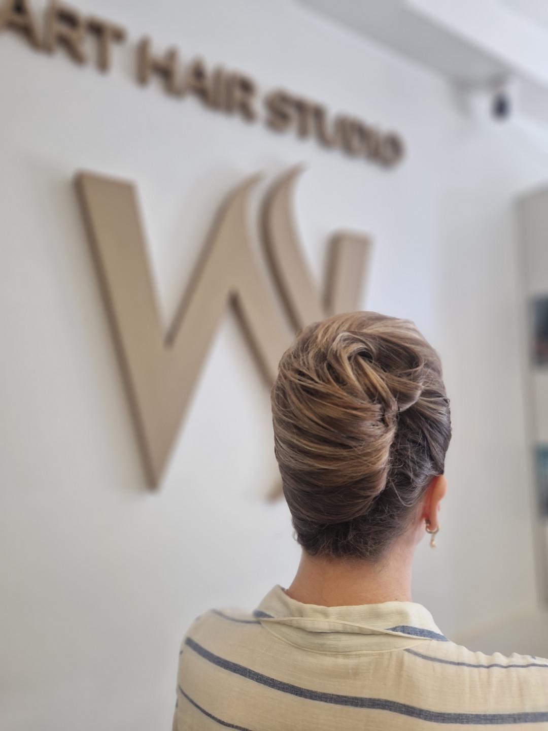 Frizerski salon W #zagreb Svečane i frizure za svadbu Svečana frizura - ekstra duga kosa