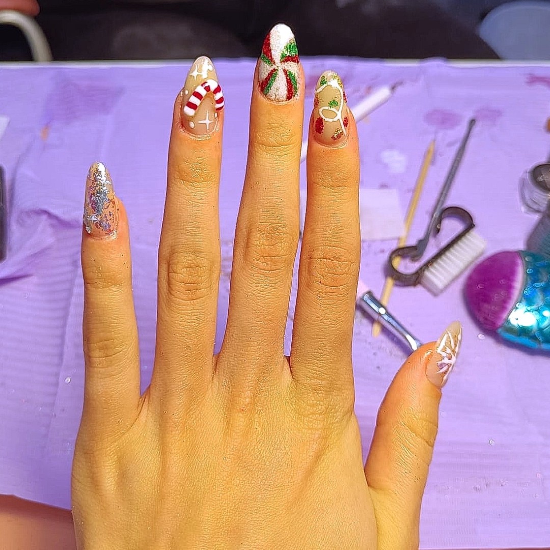 Beauté #zagreb Ukrašavanje noktiju Nail art kompliciran - po noktu