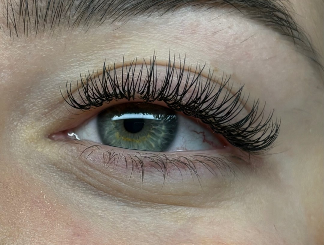 Ugradnja klasičnih trepavica - Sis Beauty Room, Zagreb Nadogradnja trepavica Lice Nadogradnja trepavica, Zagreb, Donji grad - Centar