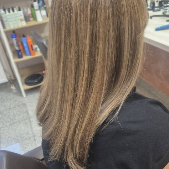 Studio Extreme #zagreb Pramenovi Površinski pramenovi nakon 3 mjeseca - duga kosa