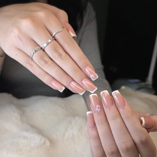 Daniva brow and beauty #zagreb Izlivanje noktiju Korekcija gela - L dužina