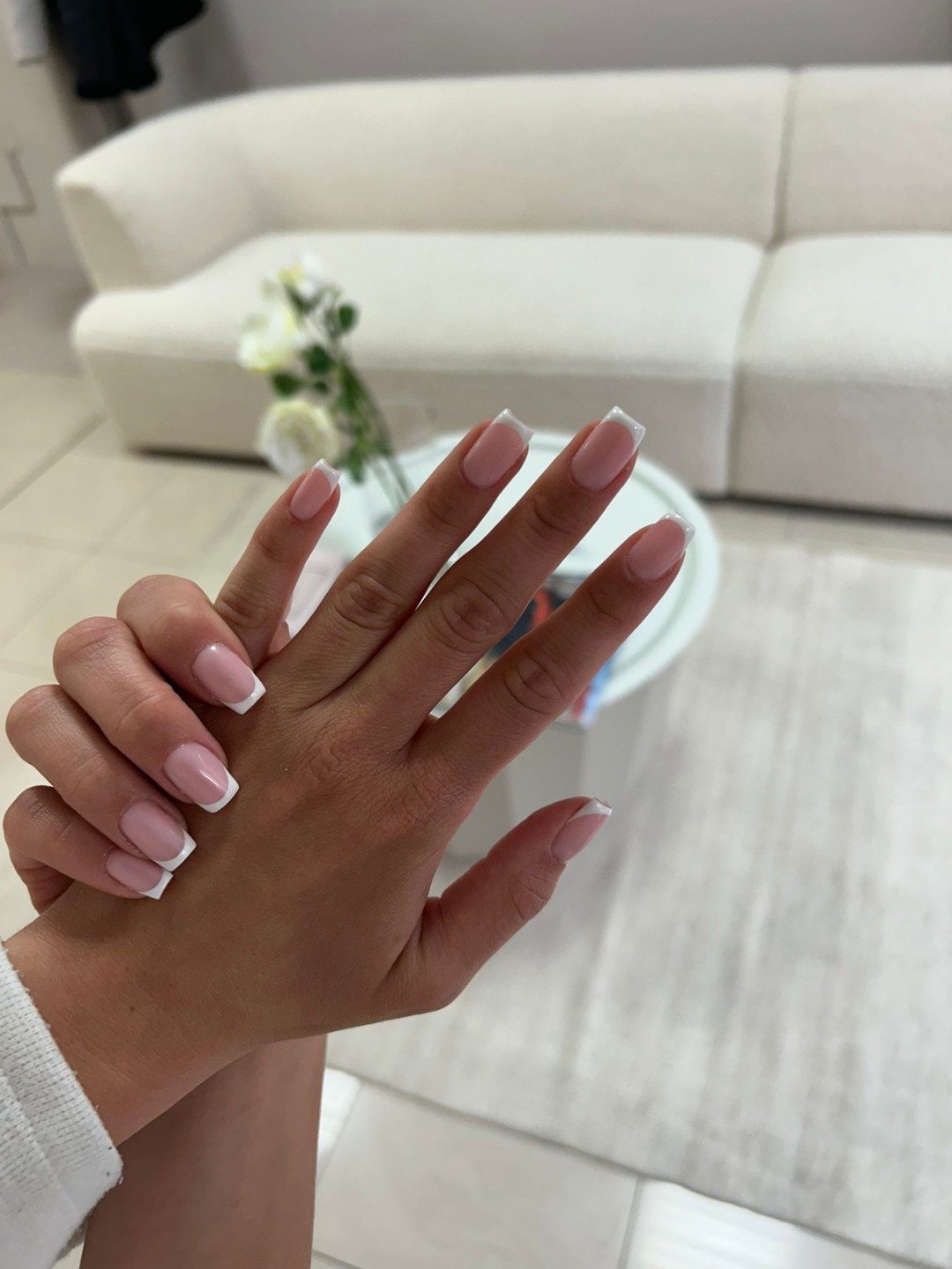 Me time - Beauty & More #zagreb Manikura Manikura + trajni lak (gradivni)