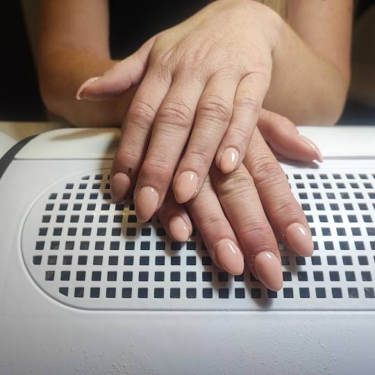 Glow Differently #zagreb Nadogradnja noktiju Ugradnja noktiju - S dužina