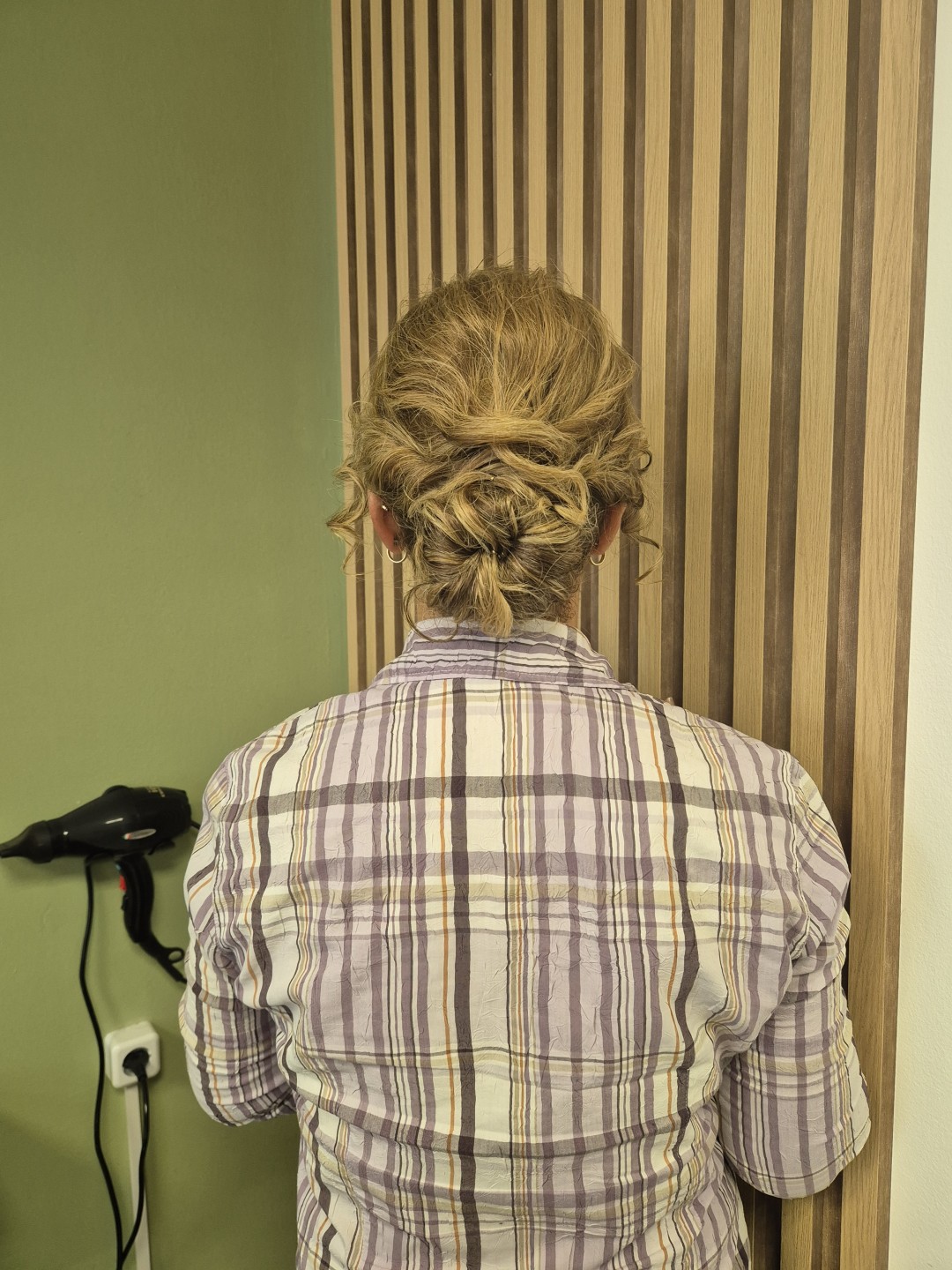 Marti stil #zagreb Svečane i frizure za svadbu Svečana frizura - poluduga kosa