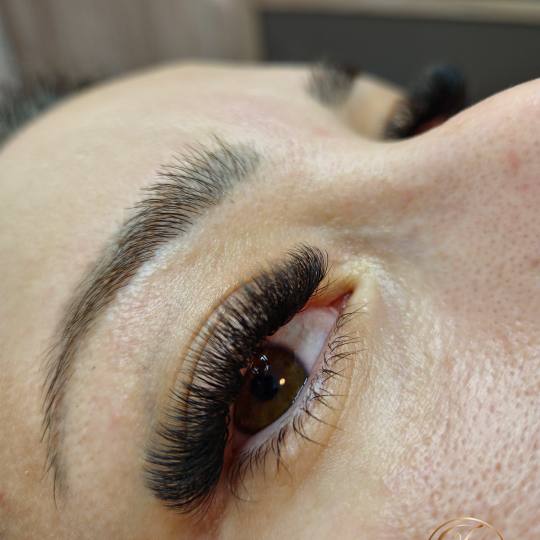 IvaBelle beauty #zagreb Nadogradnja trepavica Nadopuna volumenskih / hibridnih trepavica - do 3 tjed