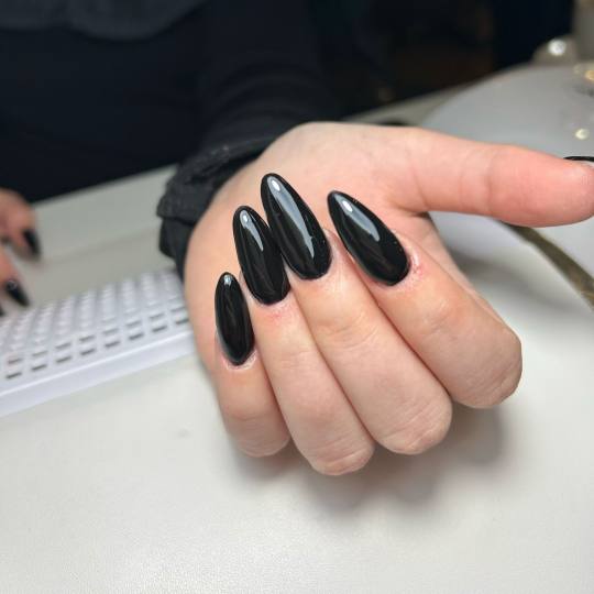 Glow Differently #zagreb Nadogradnja noktiju Ugradnja noktiju - L dužina