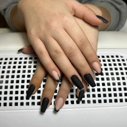 Glow Differently #zagreb Nadogradnja noktiju Ugradnja noktiju - M dužina