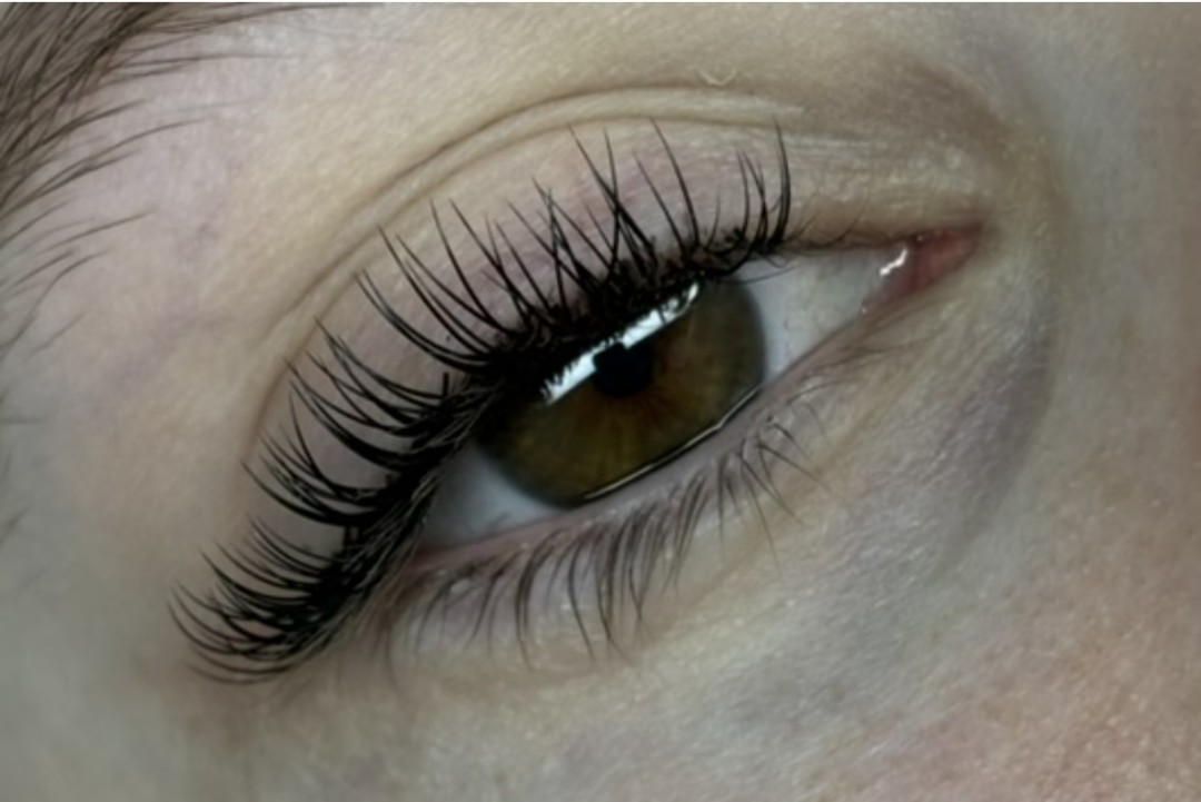 Sis Beauty Room #zagreb Nadogradnja trepavica Ugradnja klasičnih trepavica