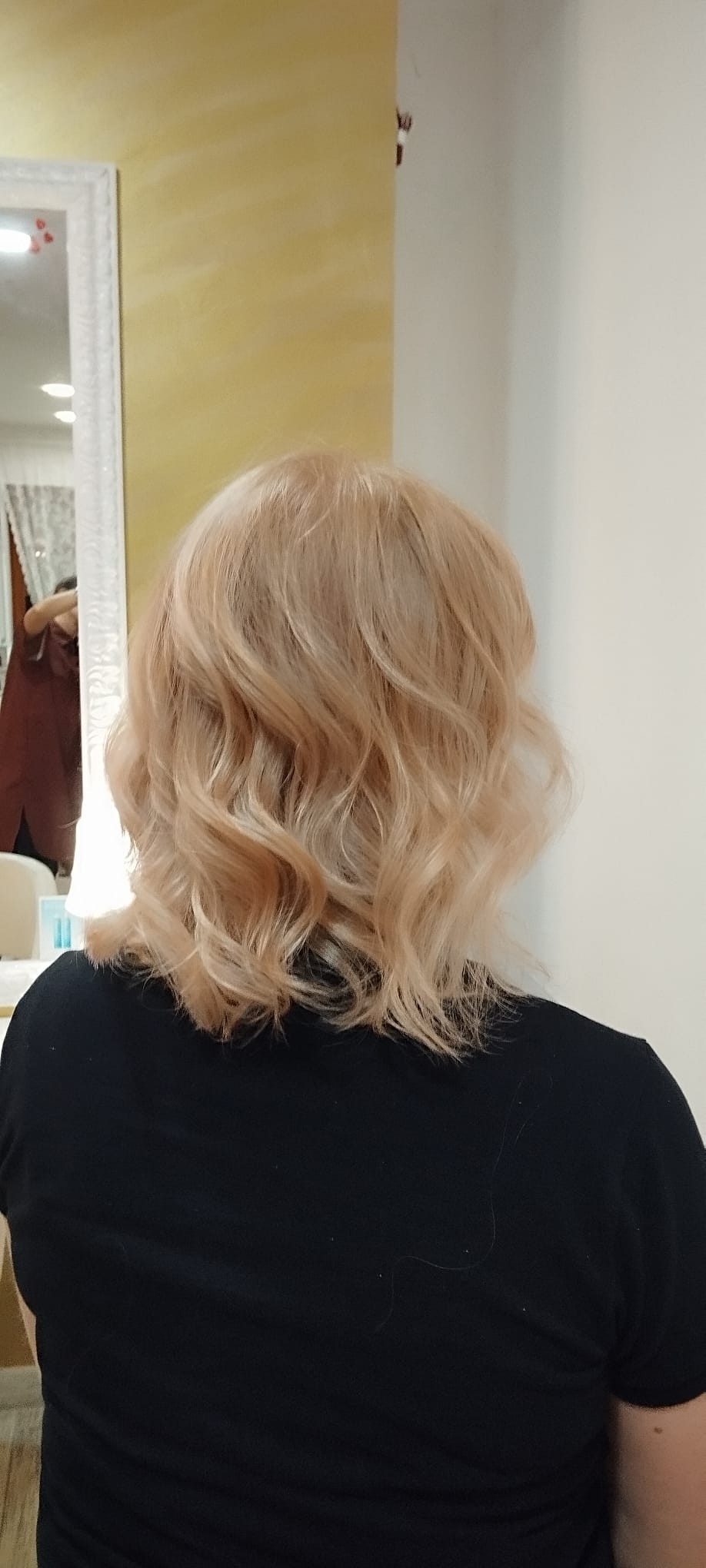 Hairlookboutique #zagreb Bojanje kose Pranje kose + sušenje + fen frizura + pramenovi + preljev - poluduga kosa