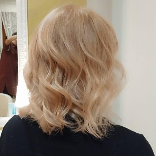 Hairlookboutique #zagreb Bojanje kose Pranje kose + sušenje + fen frizura + pramenovi + preljev - p