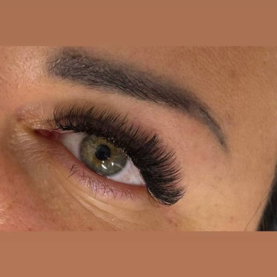 Noir beauty #zagreb Nadogradnja trepavica Ugradnja volumenskih trepavica