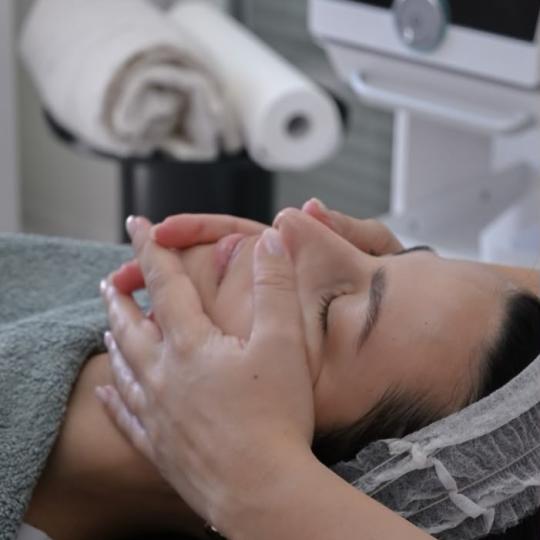 Clinic Burow #split Tretman lica Terapeutska masaža lica Terapeutska masaža lica dubinski opušta 