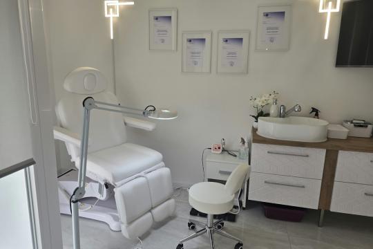 Salon za njegu ruku i stopala White Swan Studio Osijek