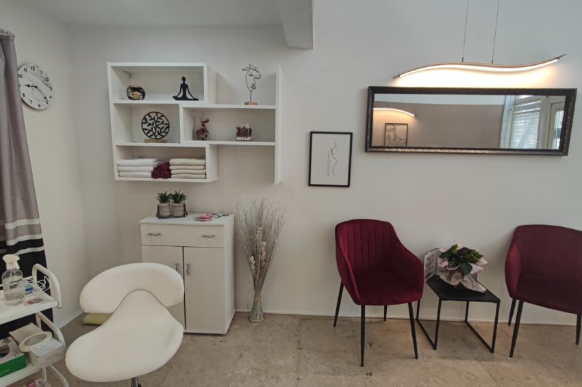 MANIKURA i PEDIKURA (trajni lak, geliranje noktiju, Nail art, French) Luna Beauty studio Zagreb